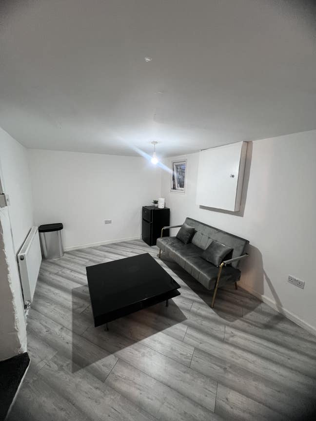 Private Basement Suite + Double Room Available Main Photo