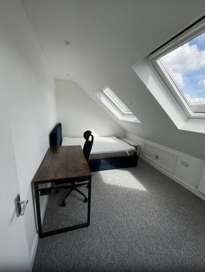 Lovely Double Room - Close to Clapham Juction Main Photo