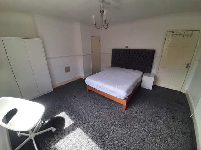 Lovely Rooms in Beckton | Couples Welcome Main Photo