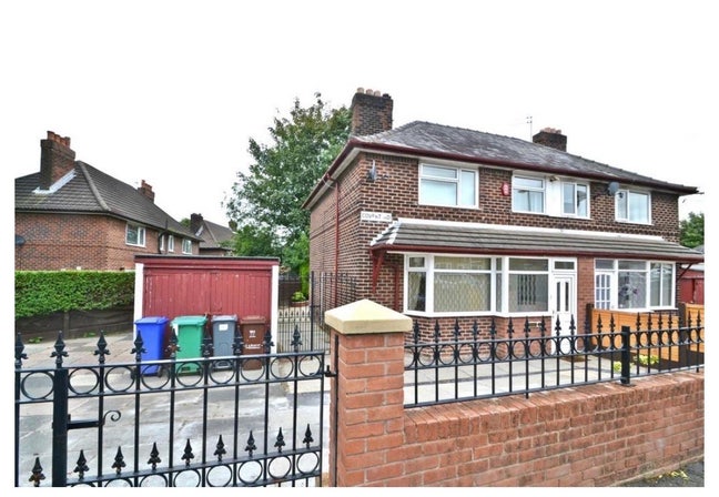 Good location house  Main Photo