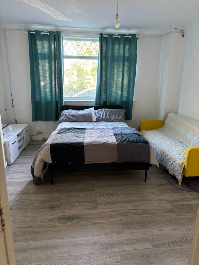 Two rooms available at Kingsbury circle  Main Photo