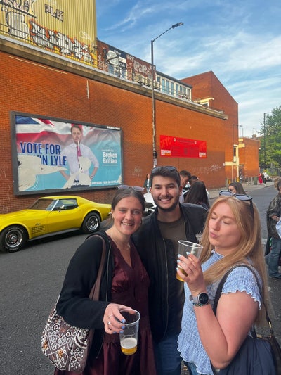 Looking for 1/2 flatmates to find a flat with Main Photo