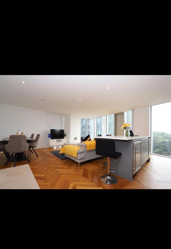 En-suite  room available in Deansgate Square  Main Photo