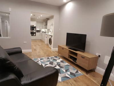Double Room Kingswood BS15 Main Photo