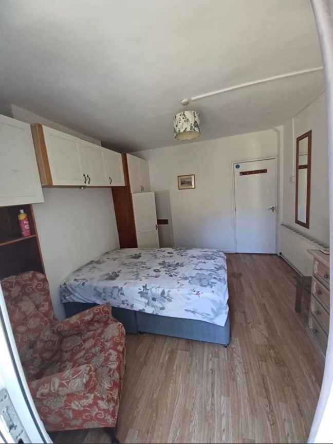Ground Floor Rear Garden Room - Nice Size Main Photo