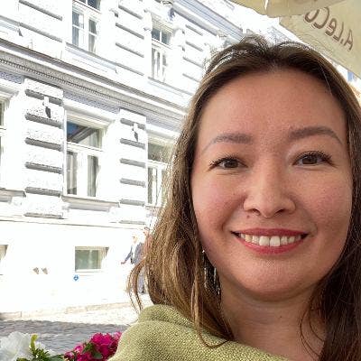 Professional Female seeks a single or double room Main Photo