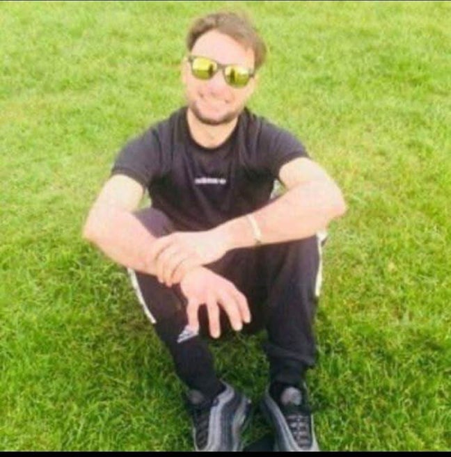 Professional Male seeks a single or double room Main Photo