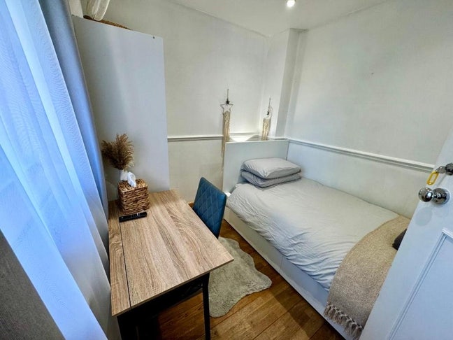 Single room in West Craigs Main Photo