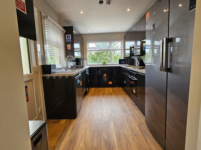 Be the first to move in! Luxury En-Suite Rooms! Main Photo