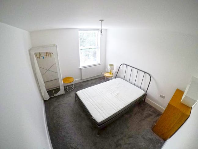 All bills included large rooms, 2 rooms available Main Photo