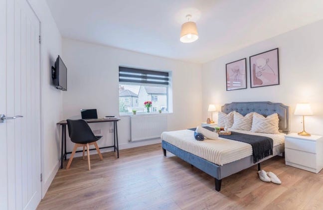 Large En-Suite Room | Bills Included | Parking Main Photo
