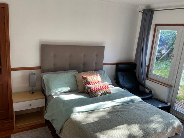 1 double room to let in a 5 bedroom semi detached  Main Photo