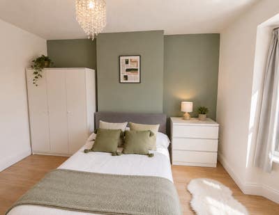 🏠 Large double | Bay window | Converted pub  🥂❤️ Main Photo