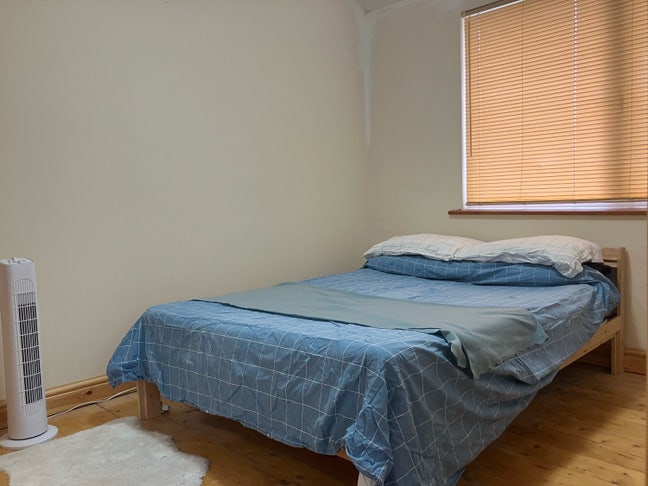 Two bedrooms, top floor of split house Main Photo