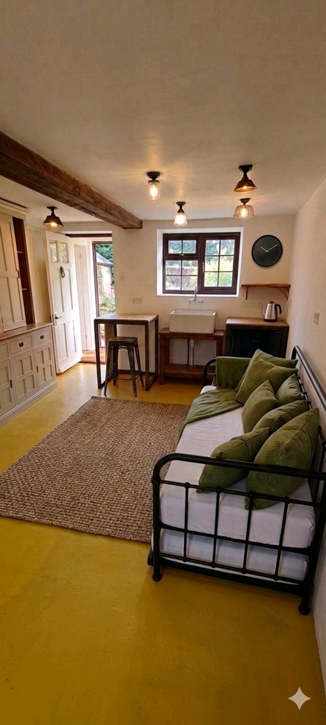 En-Suite Bedsit with Private Entrance - All inc'. Main Photo
