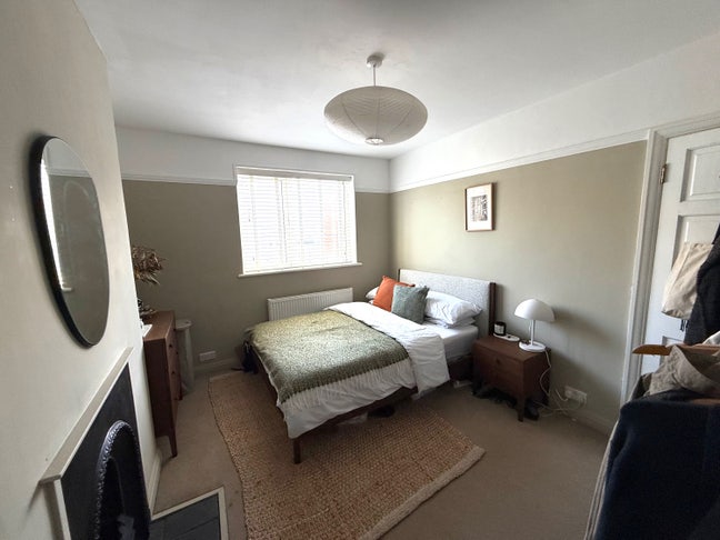 Beautiful double bed in Totterdown (+ art studio) Main Photo