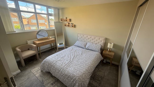 Spacious Double Room in Quiet Home, Bills Inc Main Photo