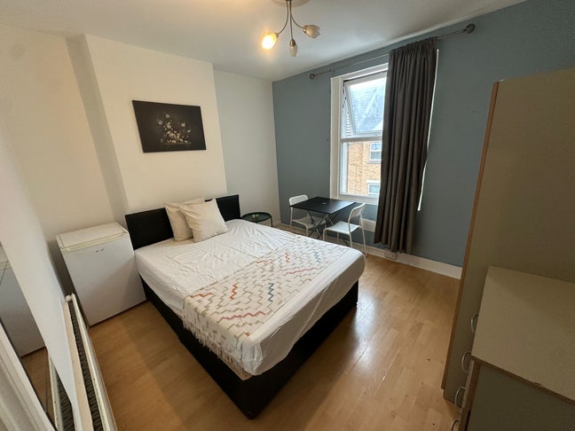 🛏️ Double Room for Single Use  to Let in  Mitcham Main Photo