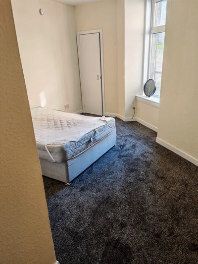 Spacious 1/2 bedroom flat  Main Photo