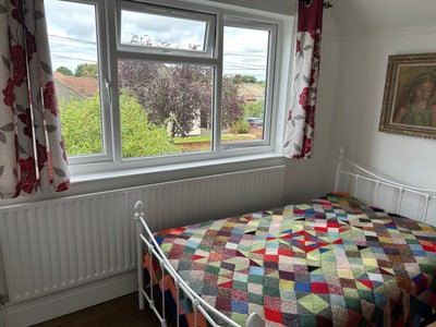 Room with own separate bathroom Main Photo