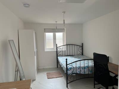 1 Bed Independent Studio (Near Upton Court Park) Main Photo