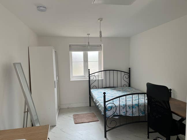 1 Bed Independent Studio (Near Upton Court Park) Main Photo