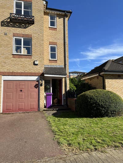 Lovely double room available Isle of dogs Main Photo