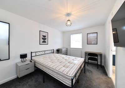 Refurbished & Modern Rooms with Ensuites X5 Main Photo