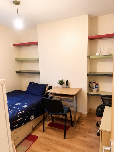 Bright Furnished Single Room Available – Uxbridge Main Photo