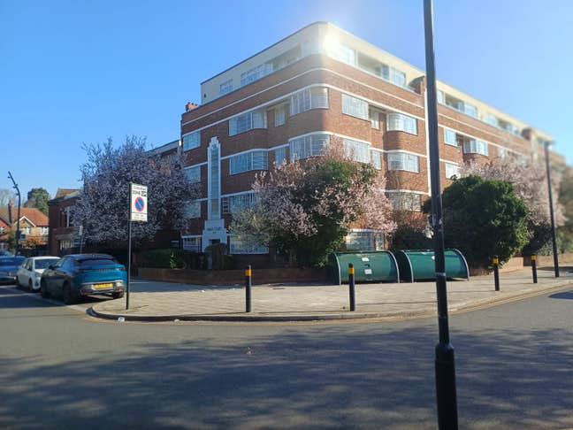 Single Room in Gladstone Park Main Photo