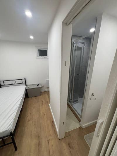 🌟Single en-suite studio with BILLS🌟 in Kings Cross Main Photo