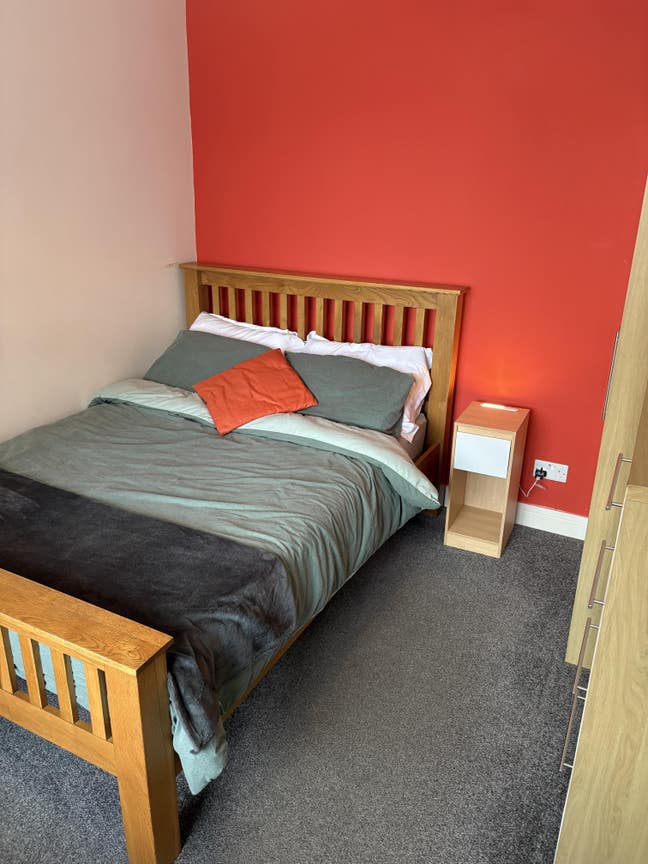 Ground Floor  Ensuite room Friendly Housemates Main Photo
