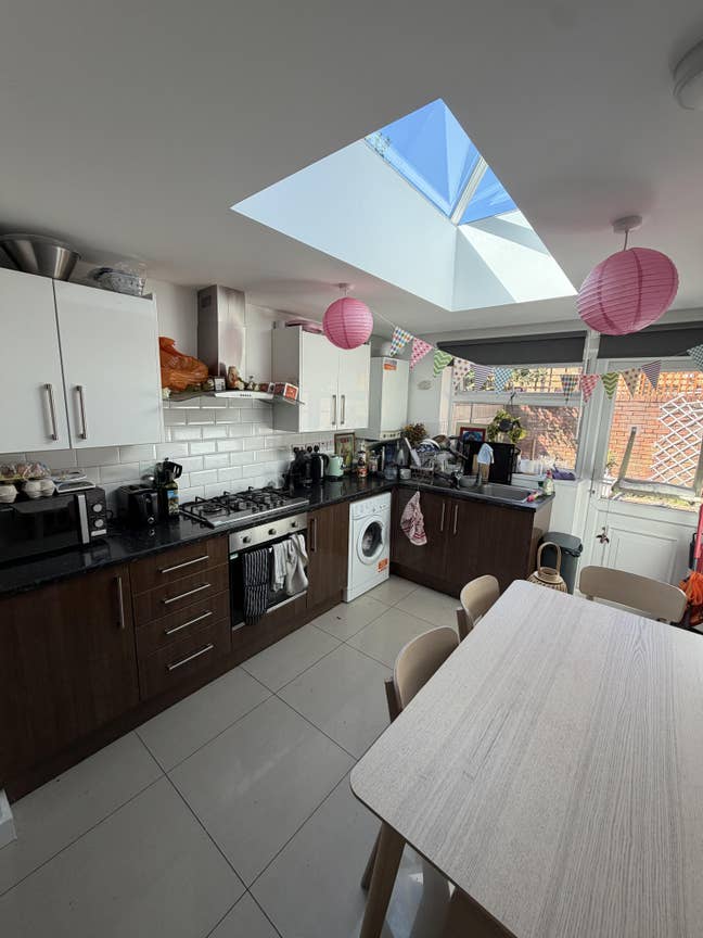 Spacious Double Room in East London Main Photo