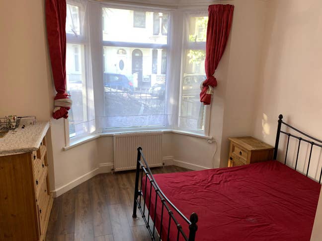 Spacious room near East Ham Station Main Photo