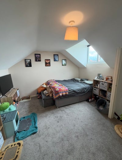 Large Double Loft Room BS5 Main Photo