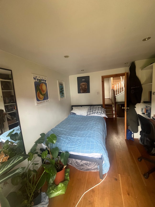 Spacious Double Room with Balcony- Kensal Green Main Photo