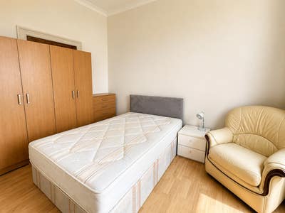 Unique Ensuite Room with Private Lounge & Utility  Main Photo