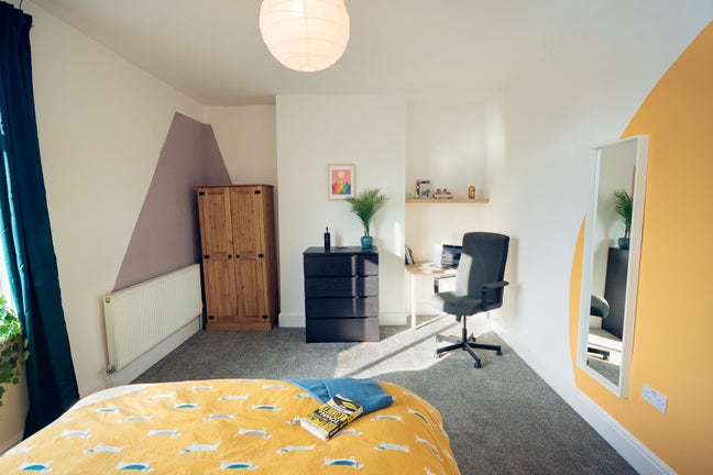 Large Double Room - 20 mins walk to CC Main Photo