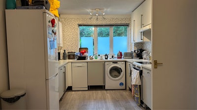 Looking for another couple to share a house Main Photo