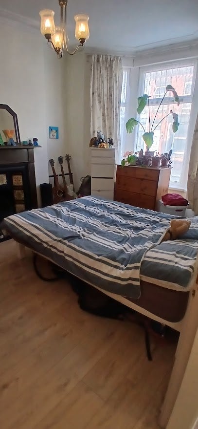 2 Bedrooms Available in 3 Bedroom Kensington House Main Photo