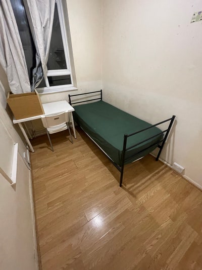 Single Room to Let out Main Photo