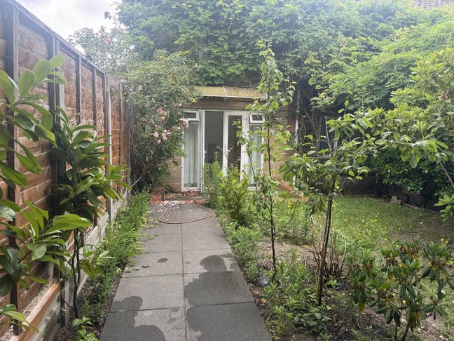 One Bed Annexe - Frimley  Main Photo