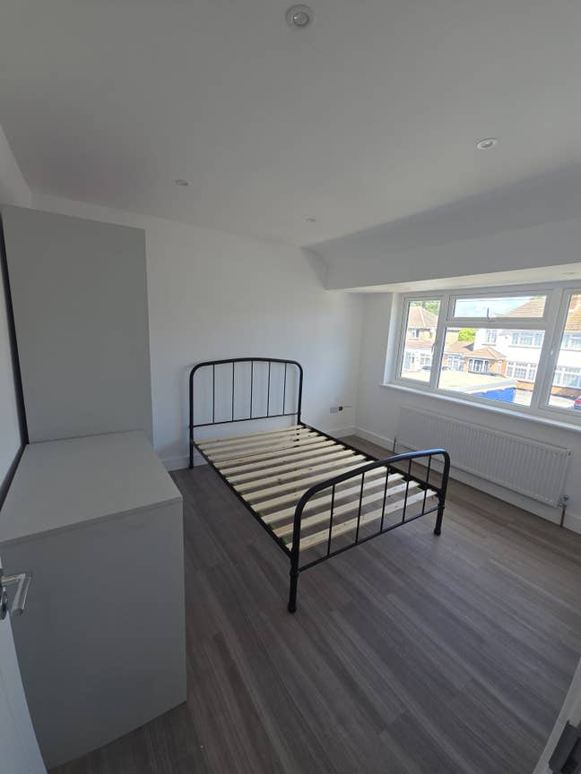 Newly Refurbished Ensuite Double Room – Available  Main Photo
