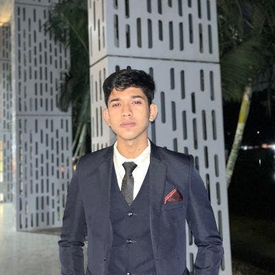 I need a room near city center for me and my fri  Main Photo