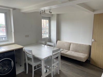 Cozy 3 bedroom bethnal green flat with balcony <3 Main Photo