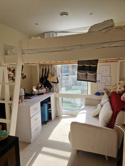 Modern flatshare with balcony near DLR and Canary  Main Photo