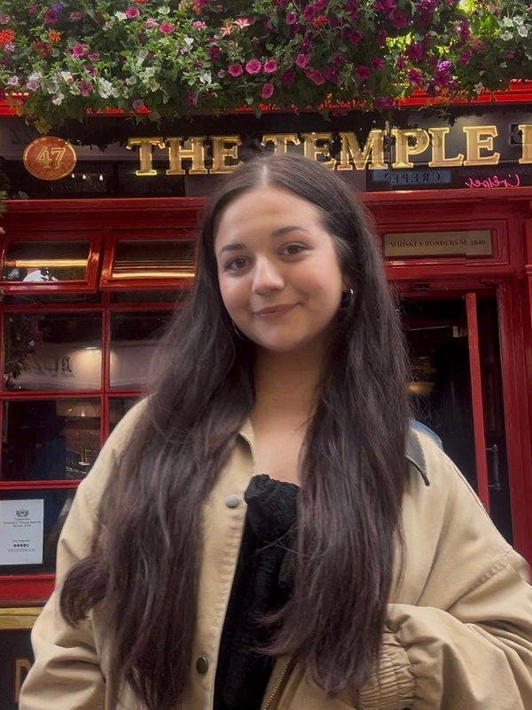 Professional Female seeks a single or double room Main Photo