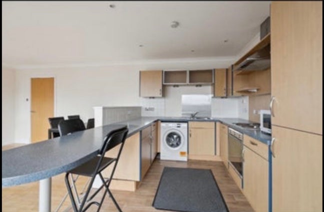 Spacious Room with Private Bathroom in City Centre Main Photo