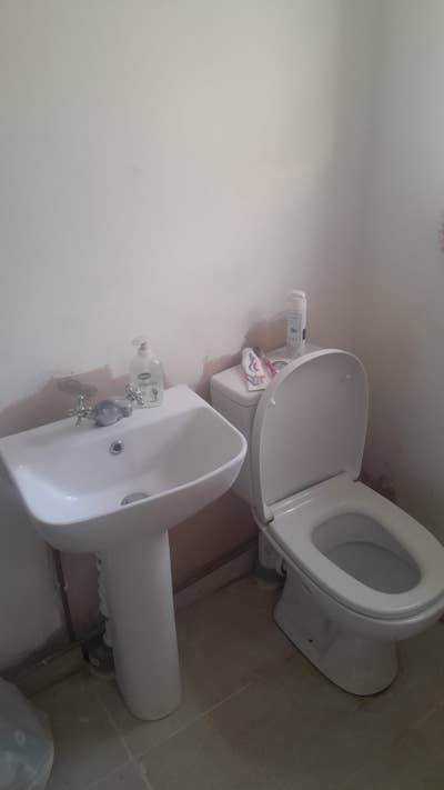 2 double bed room to rent                  Main Photo