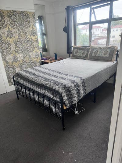 Double room available for girls or couple Main Photo